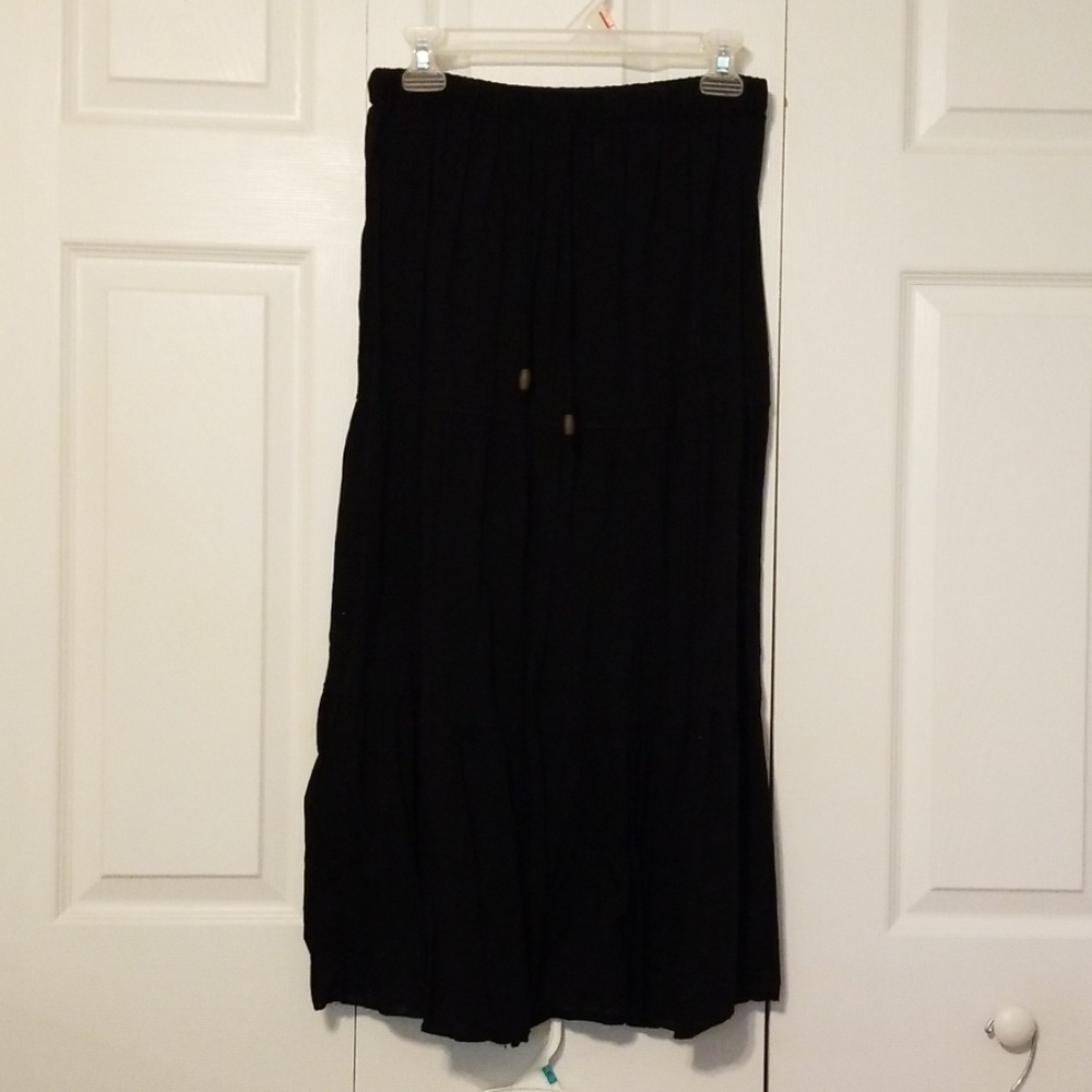 Black "peasant skirt"